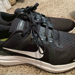 Nike vomero 16, women’s size 10